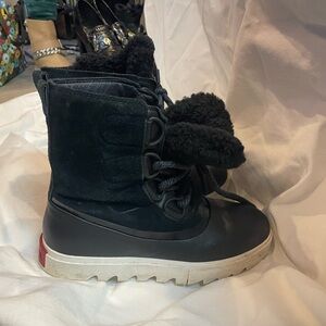 Sorel black leather suede and faux fur winter boots